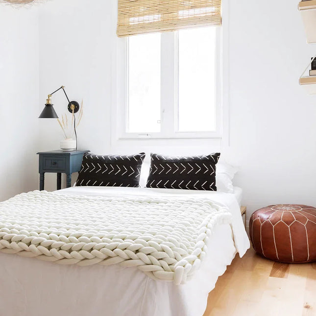 Cozy Home Throw Blanket - Chunky Knit, Soft, Stylish Accent for Evenings