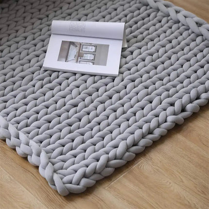 Cozy Home Throw Blanket - Chunky Knit, Soft, Stylish Accent for Evenings