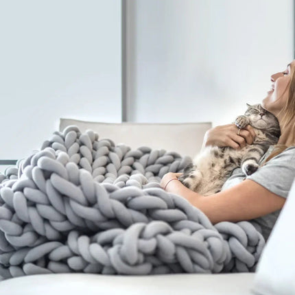 Cozy Home Throw Blanket - Chunky Knit, Soft, Stylish Accent for Evenings