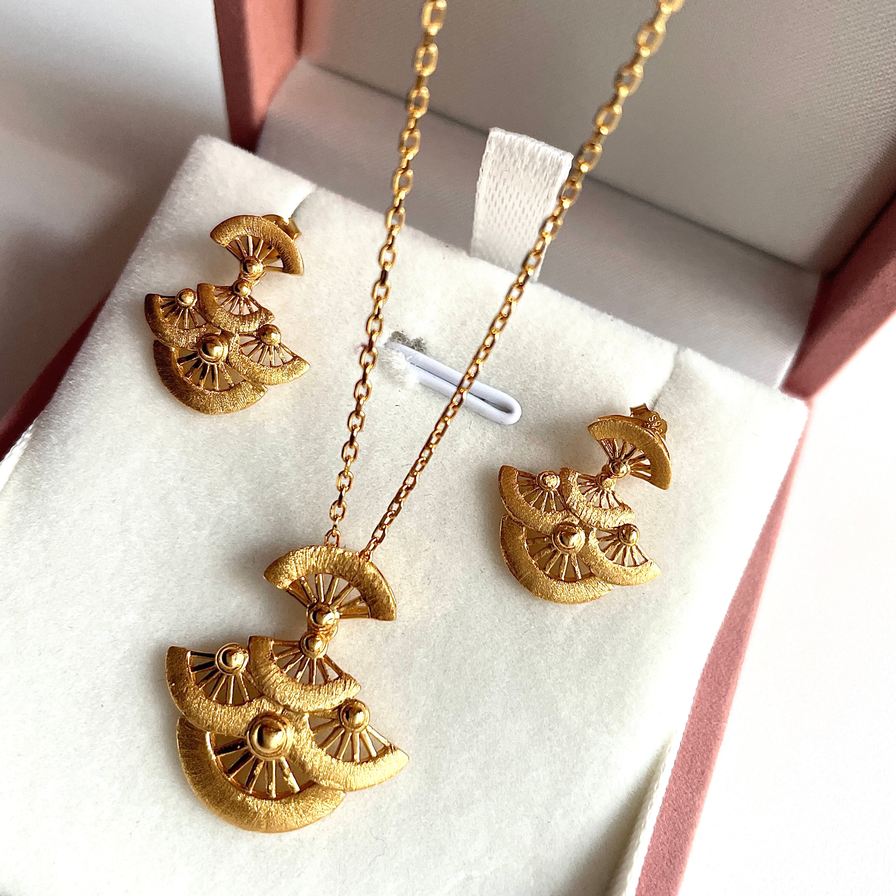 Luster Earrings & Necklace