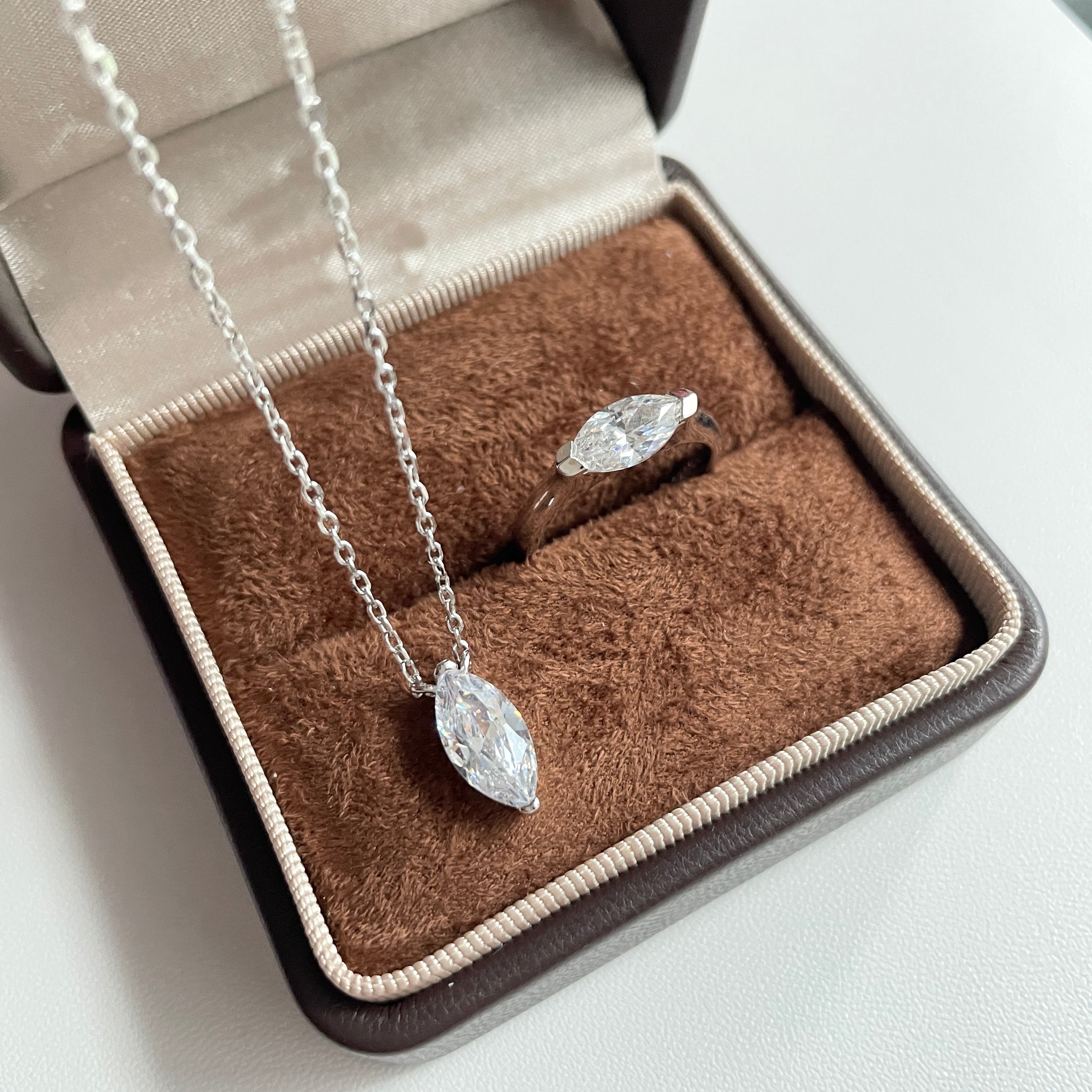 Tidal Horse Eye Silver Necklace & Ring