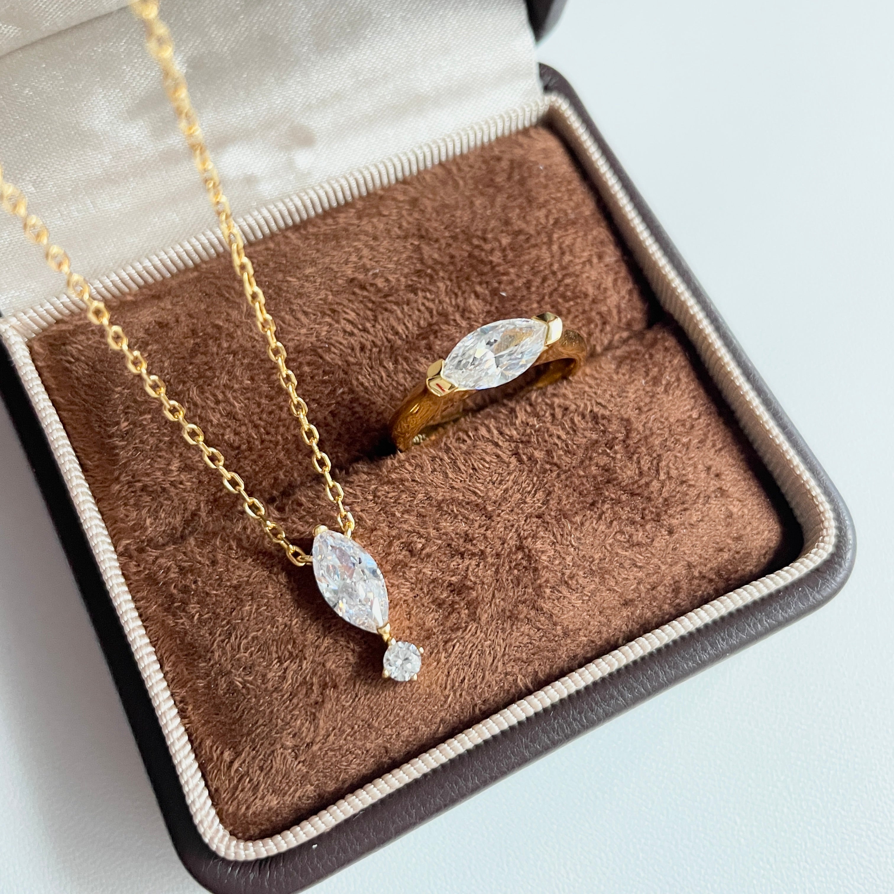 Tidal Horse Eye Gold Necklace & Ring