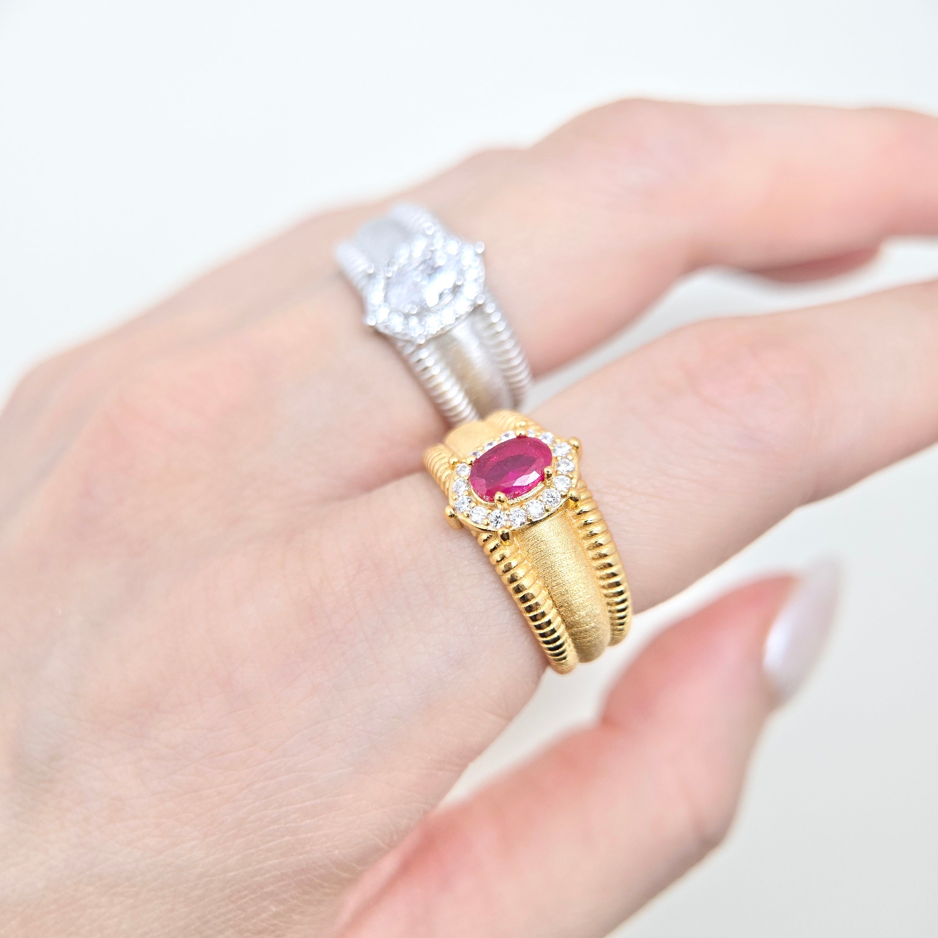 Lumina Queen Ring