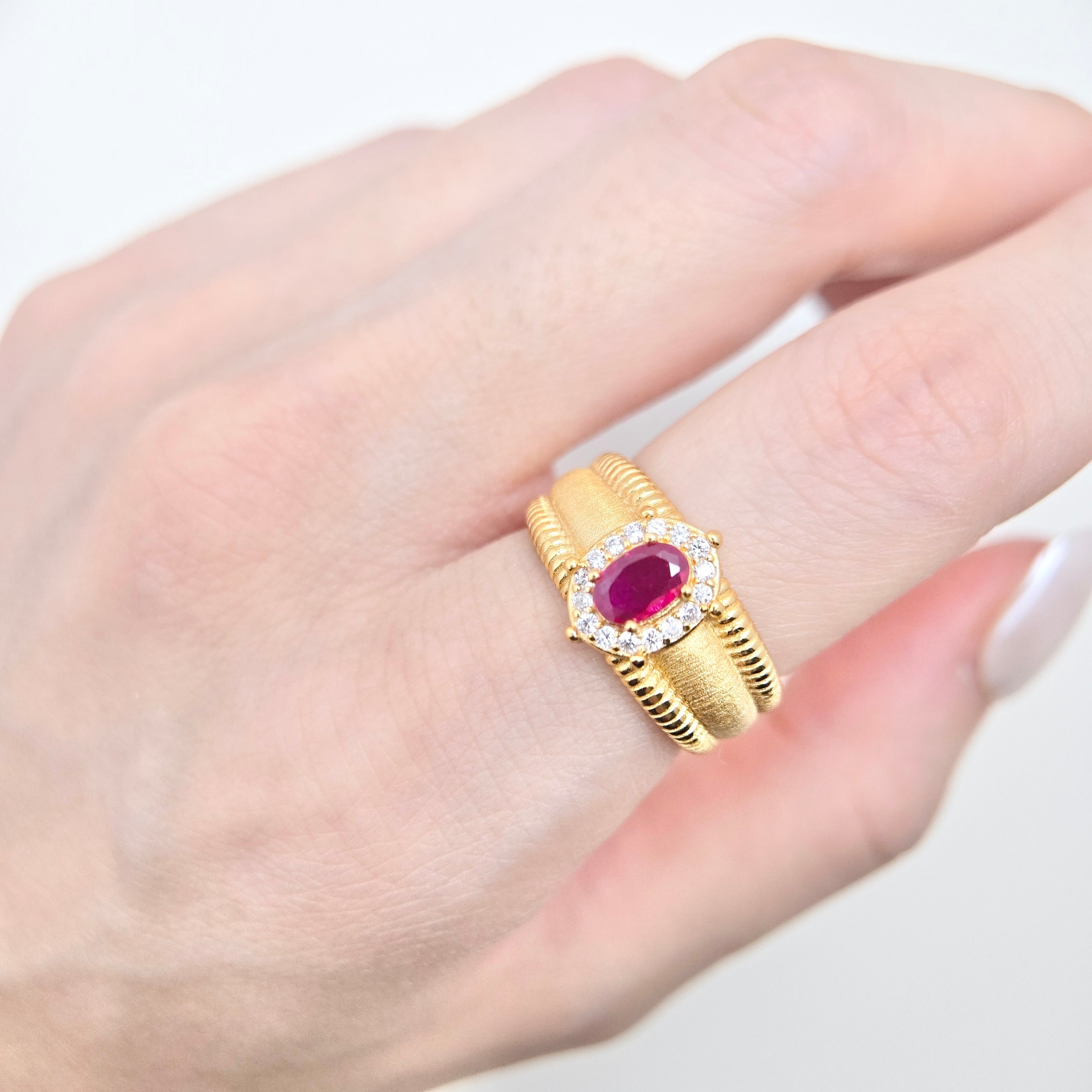 Lumina Queen Ring