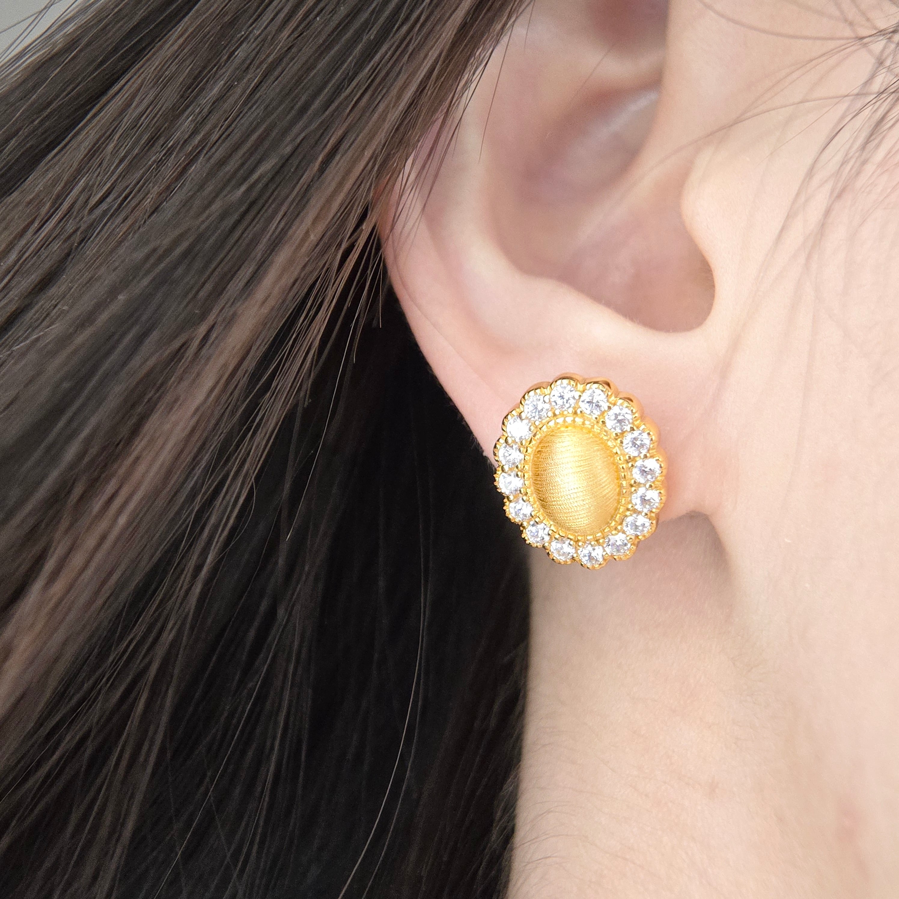 Lapse Stud Earrings & Necklace